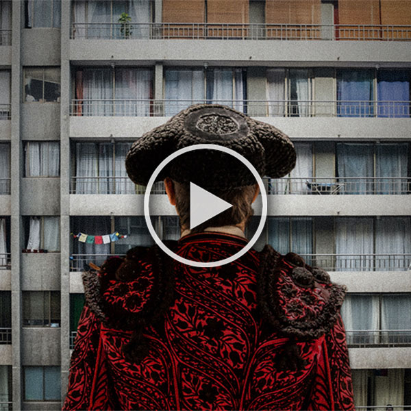 3.-UnaCabezaenlaPared-still-2-tr